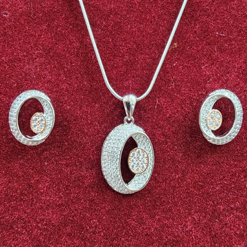 925 silver Oval Shape pendant set by 