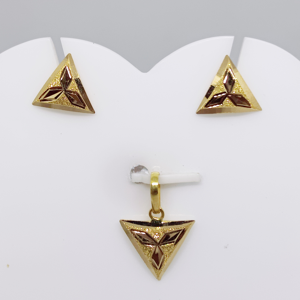 18k gold triangle plain nakshi pendant set