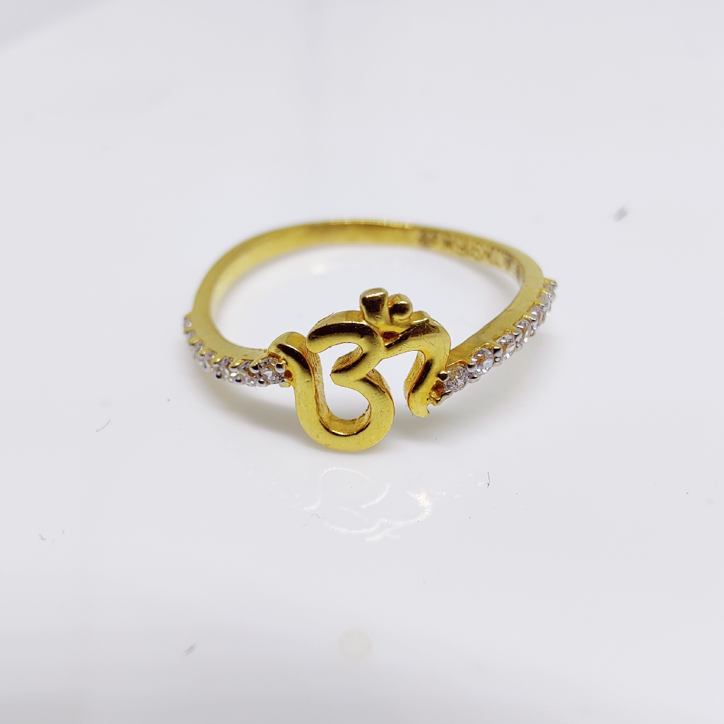 The Yashashvi Om Ring | BlueStone.com