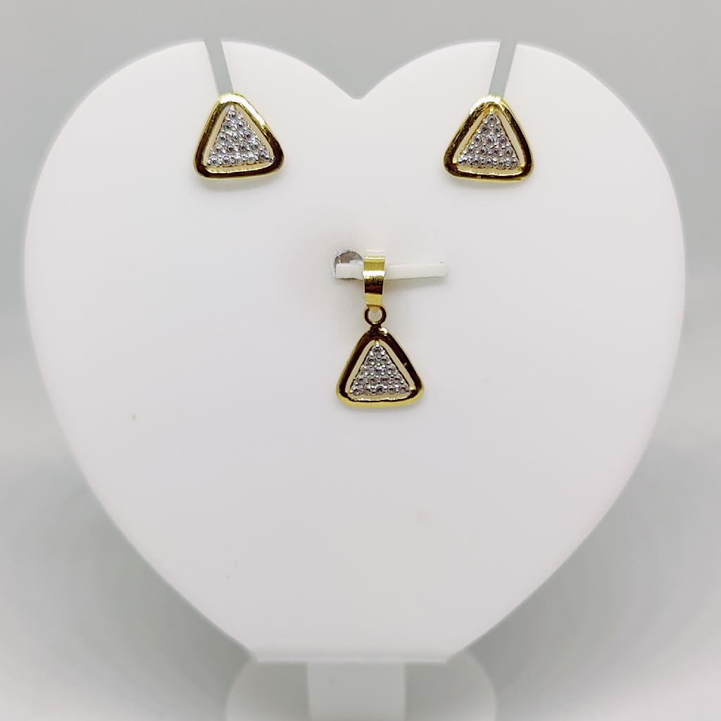 18k gold Curvy triangle shape CZ pendant set