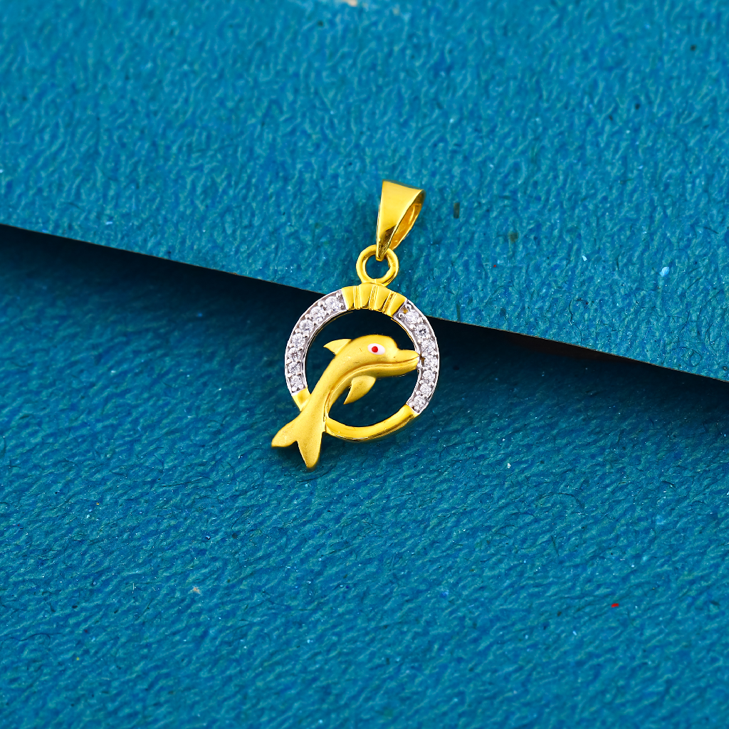 Gold pendant deals fish design