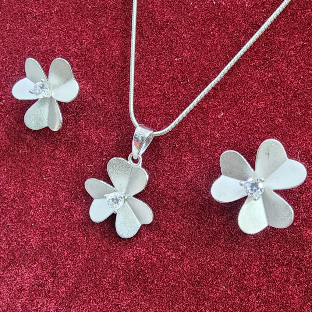 925 Sterling Silver Flower Design Fancy Necklace