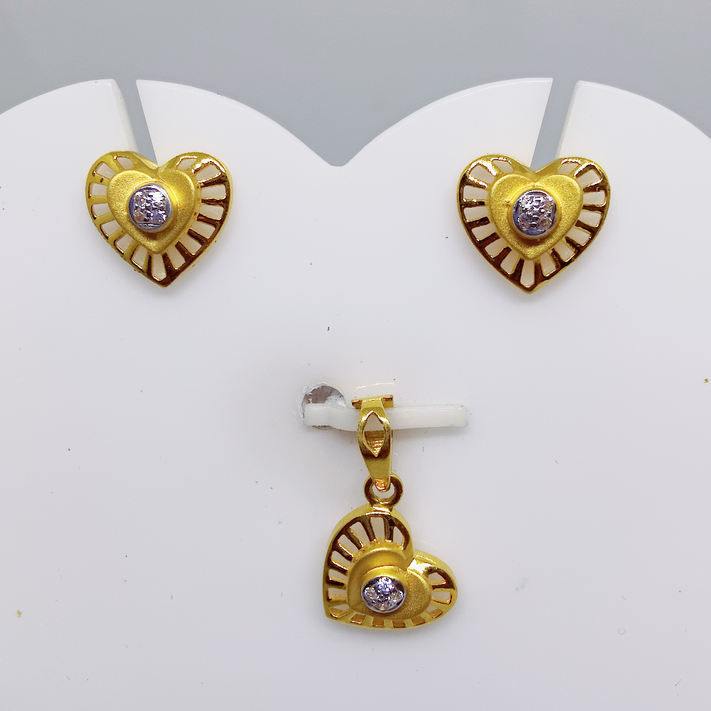 22k gold Elite heart shape SIngle stone pendant set
