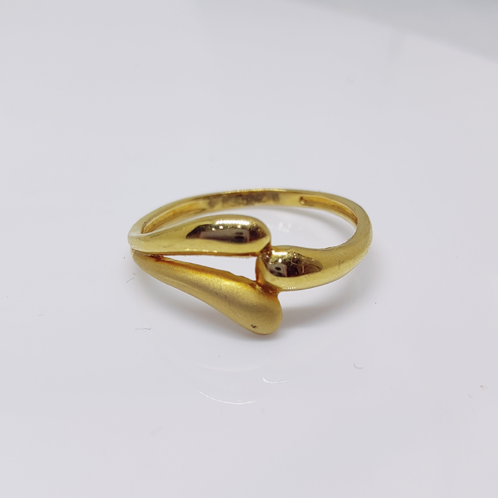 22k gold plain exclusive ladies ring