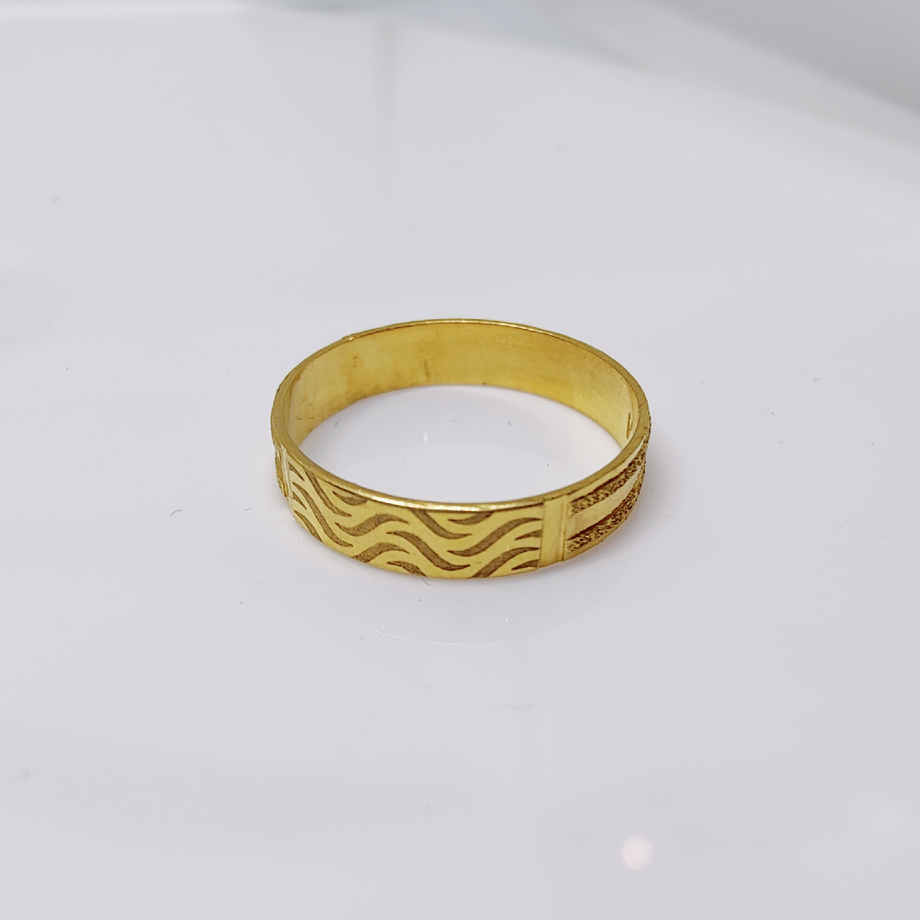 Plain round store gold ring