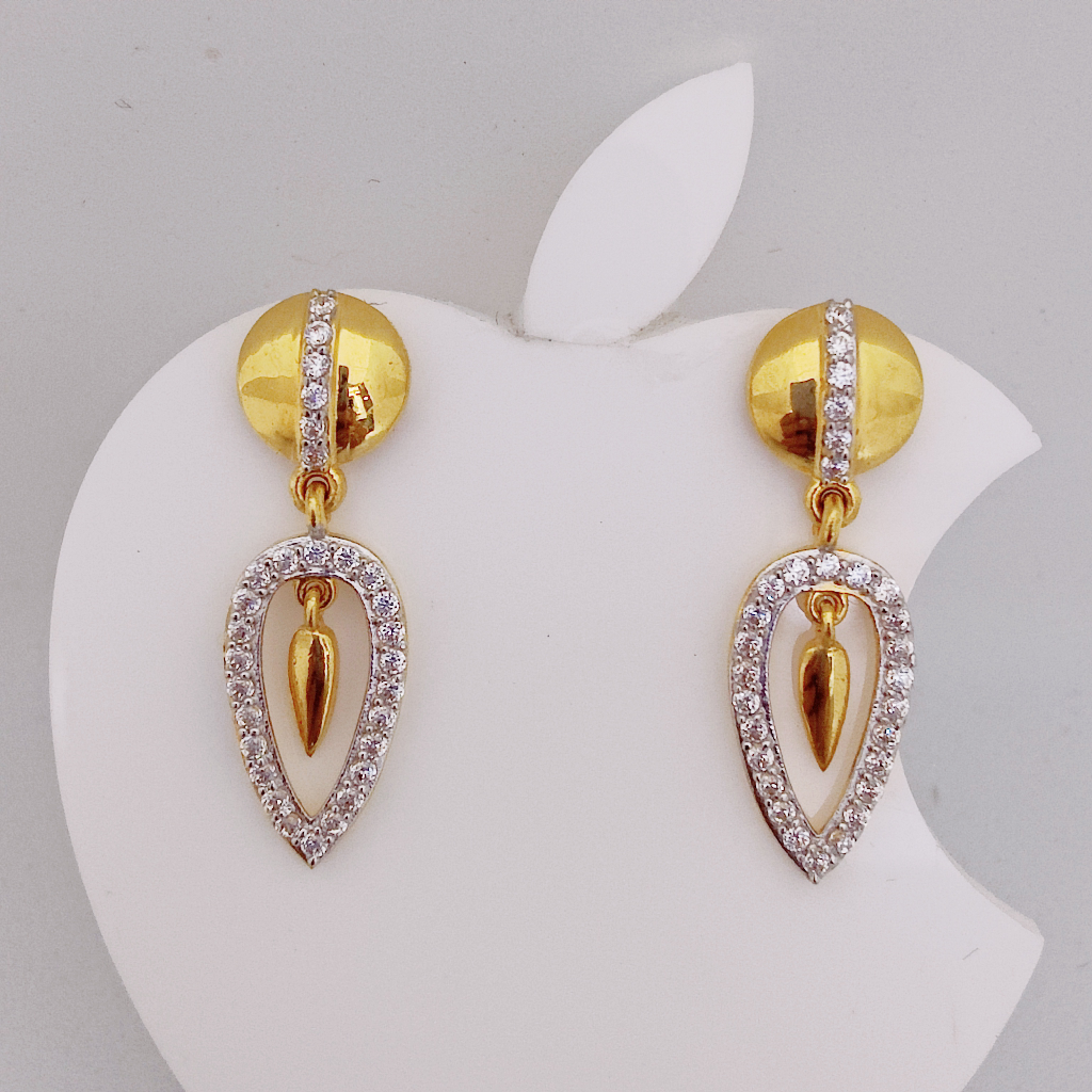 22k Gold Exclusive Round And Ovel Shape Earring