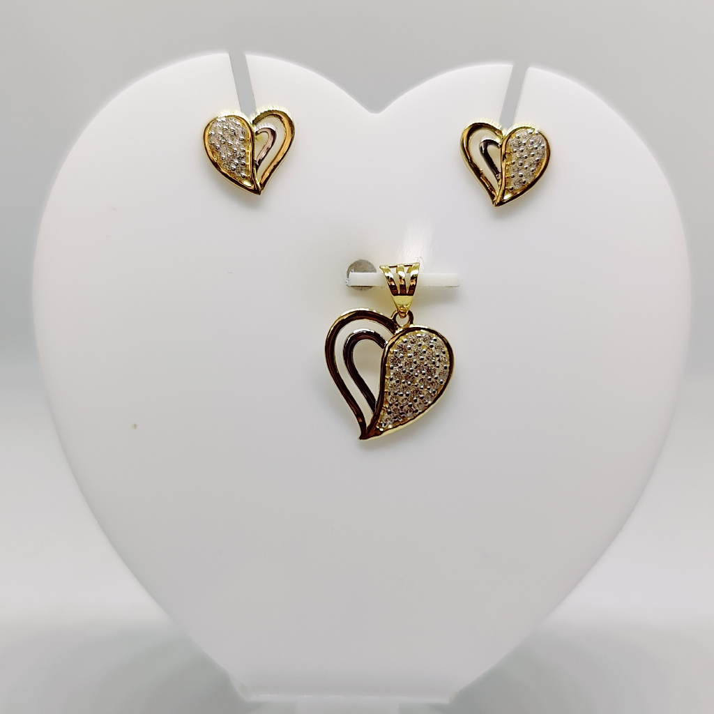 18k Gold Heart Shape Diamond Pendant Set