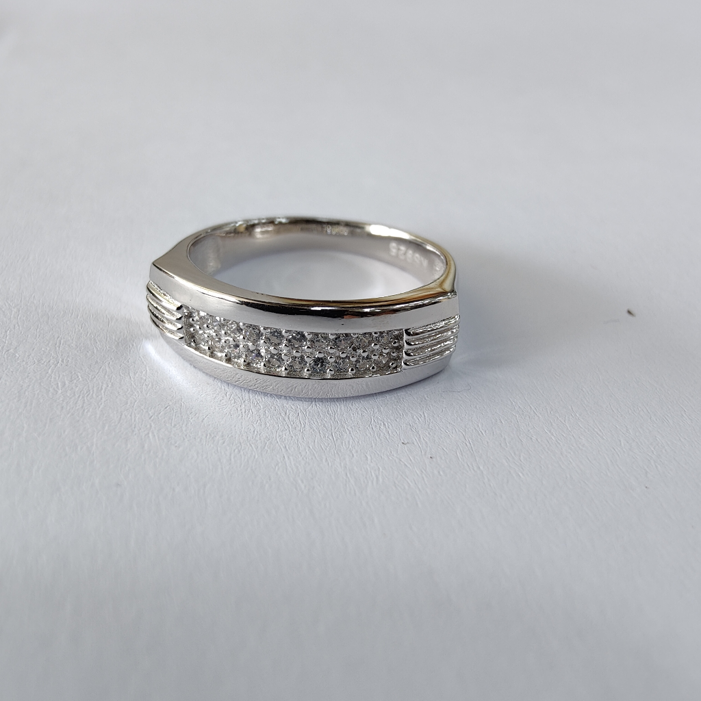 Order 0.288 Carat Round cut White Gold Diamond GLAMIRA Men's Pinky Ring  Bunnig | GLAMIRA.com