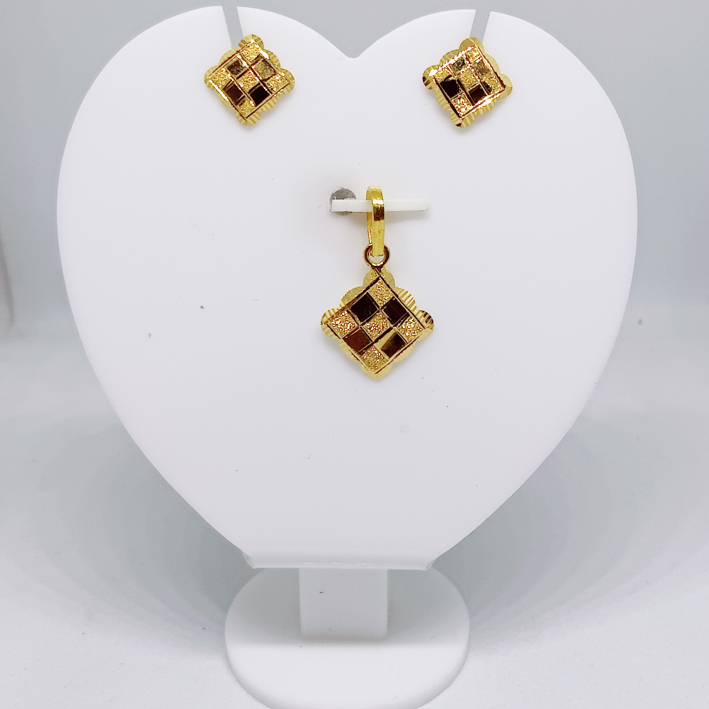 22k gold plain checks pattern pendant set