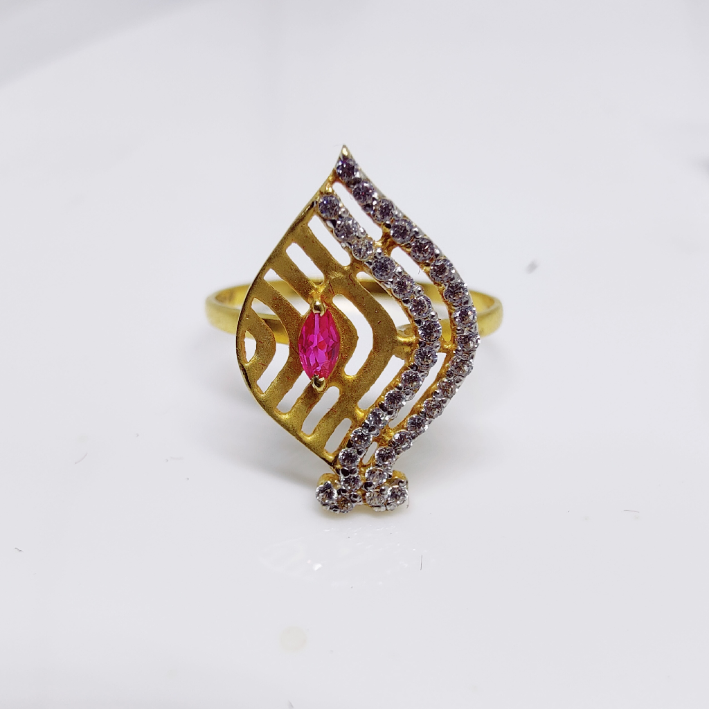 916 Yellow gold Unique Leafy Pattern CZ ladies ring