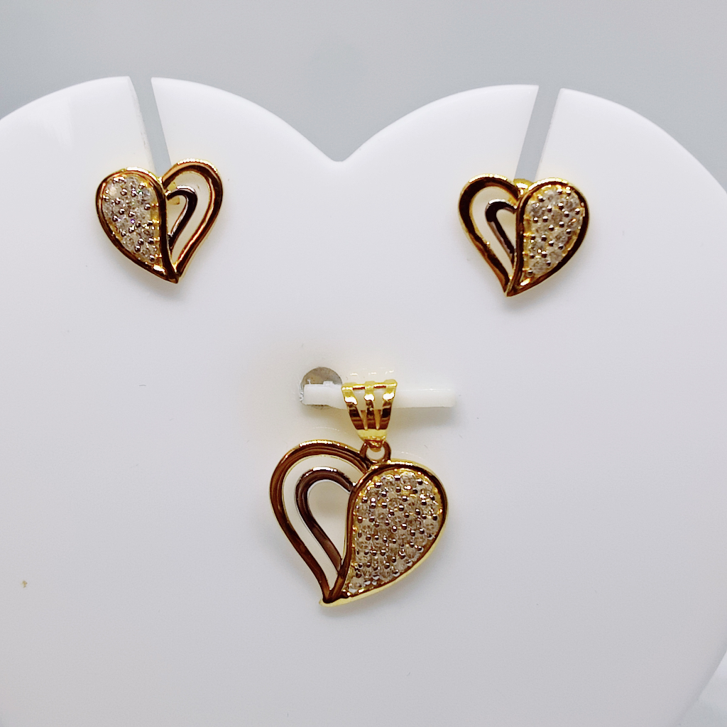 18k Gold Heart Shape Diamond Pendant Set