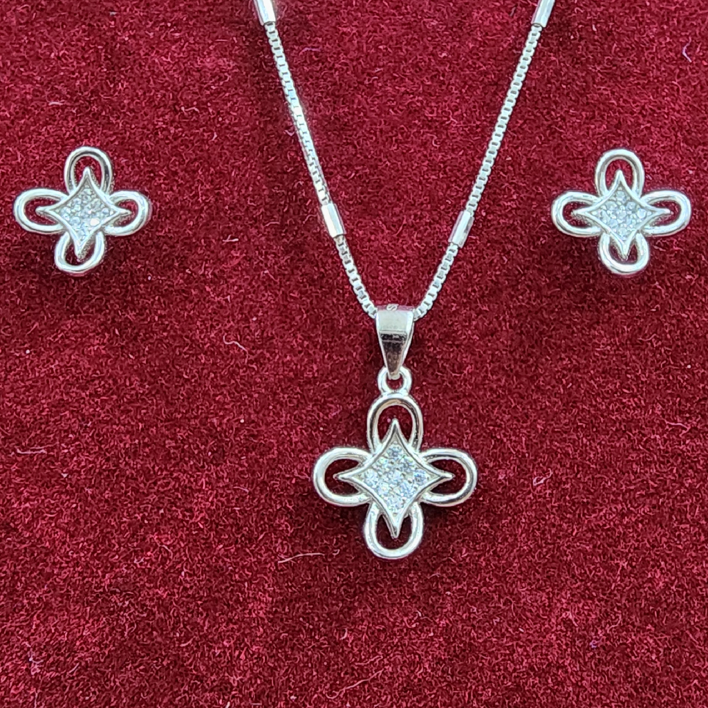 925 Sterling Silver Flower Design Pendant Set