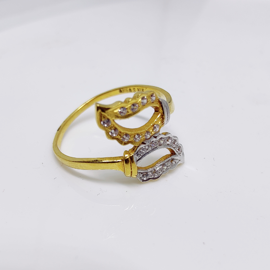 916 Yellow gold Criss-cross CZ ladies ring