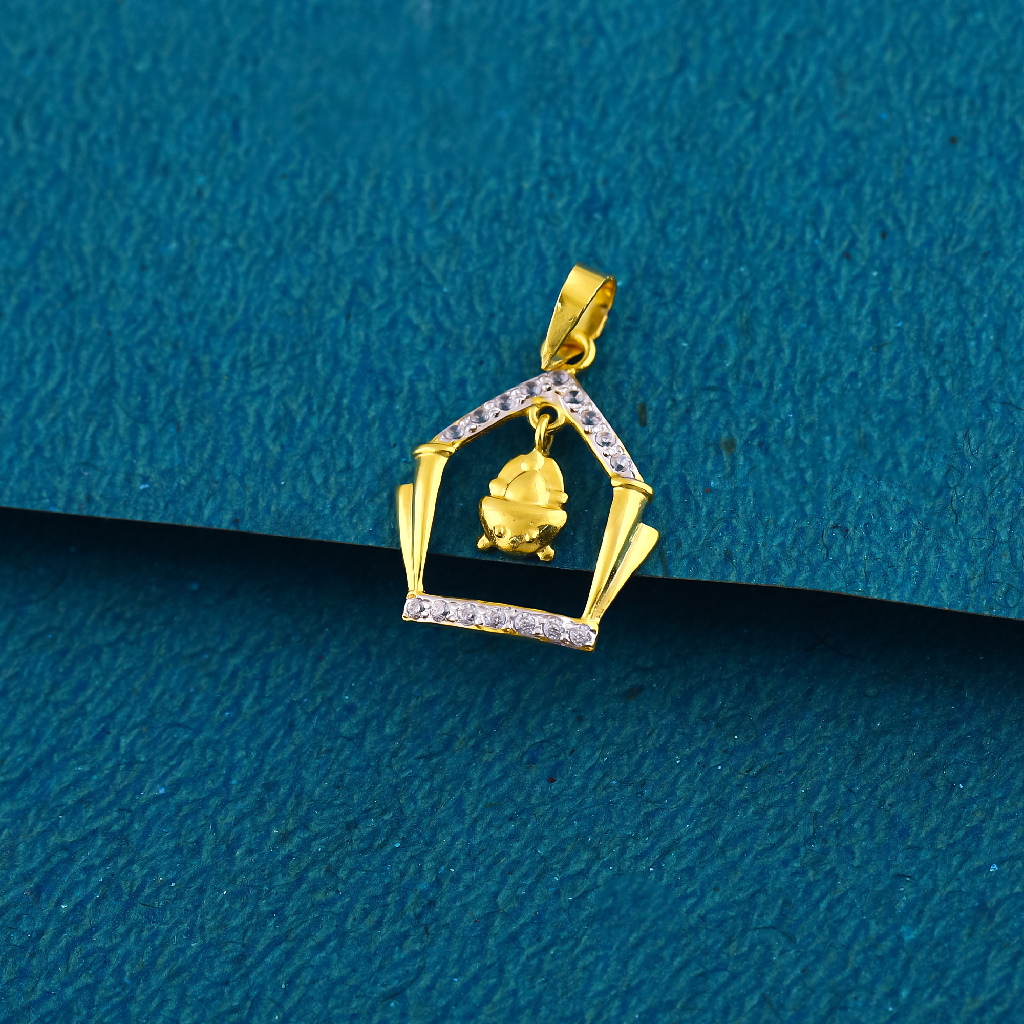 18k Exclusive CZ Diamond Pendant For Everyone