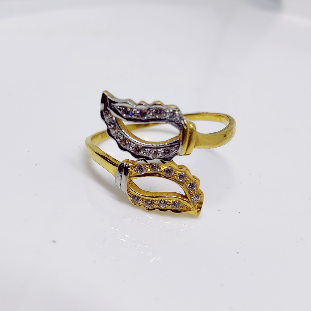 916 Yellow gold Criss-cross CZ ladies ring